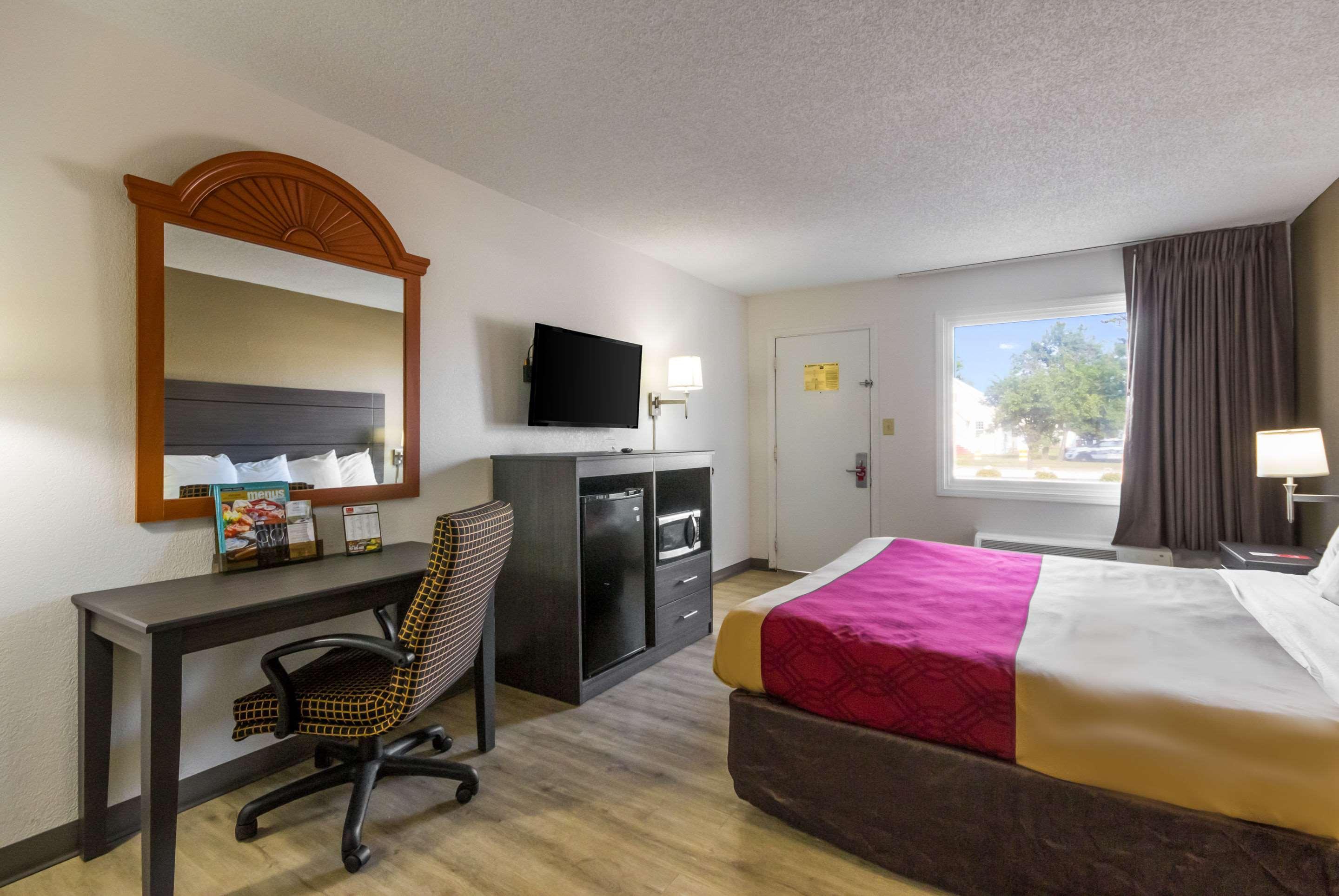Econo Lodge Little Creek Norfolk Bagian luar foto