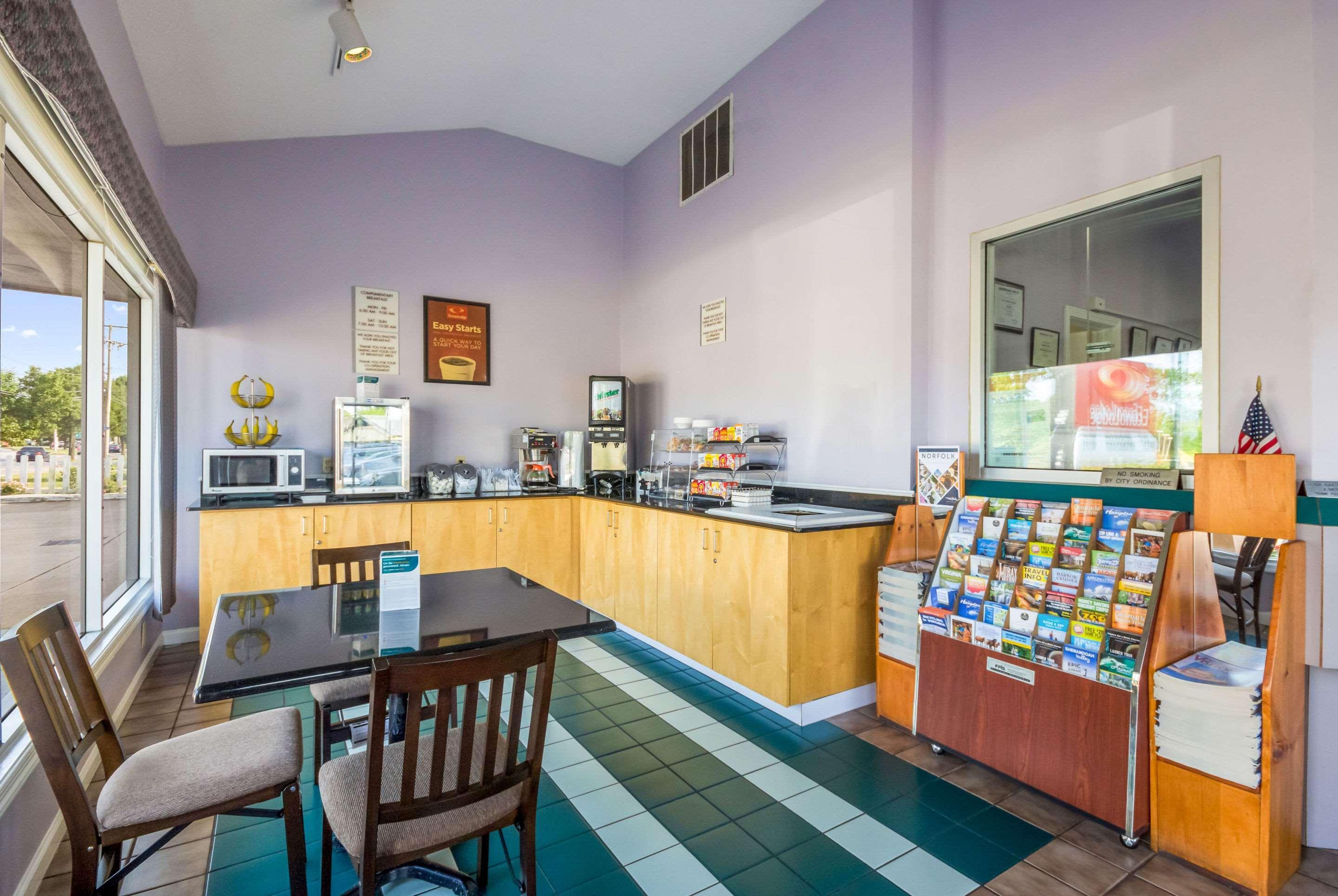 Econo Lodge Little Creek Norfolk Bagian luar foto