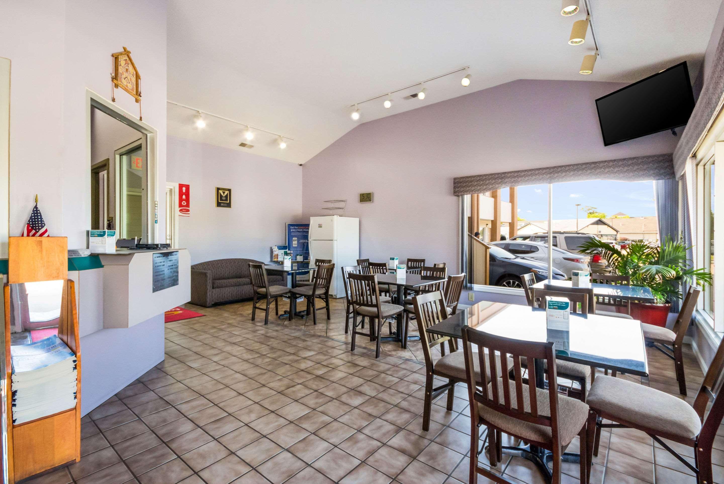 Econo Lodge Little Creek Norfolk Bagian luar foto